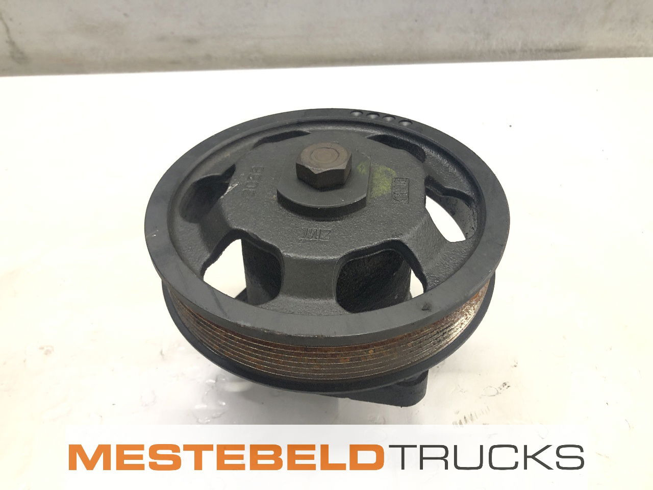 MAN Aandrijving koelvloeistofpomp TGL - Sistema de refrigeración para Camión: foto 1 MAN Aandrijving koelvloeistofpomp TGL - Sistema de refrigeración para Camión: foto 1