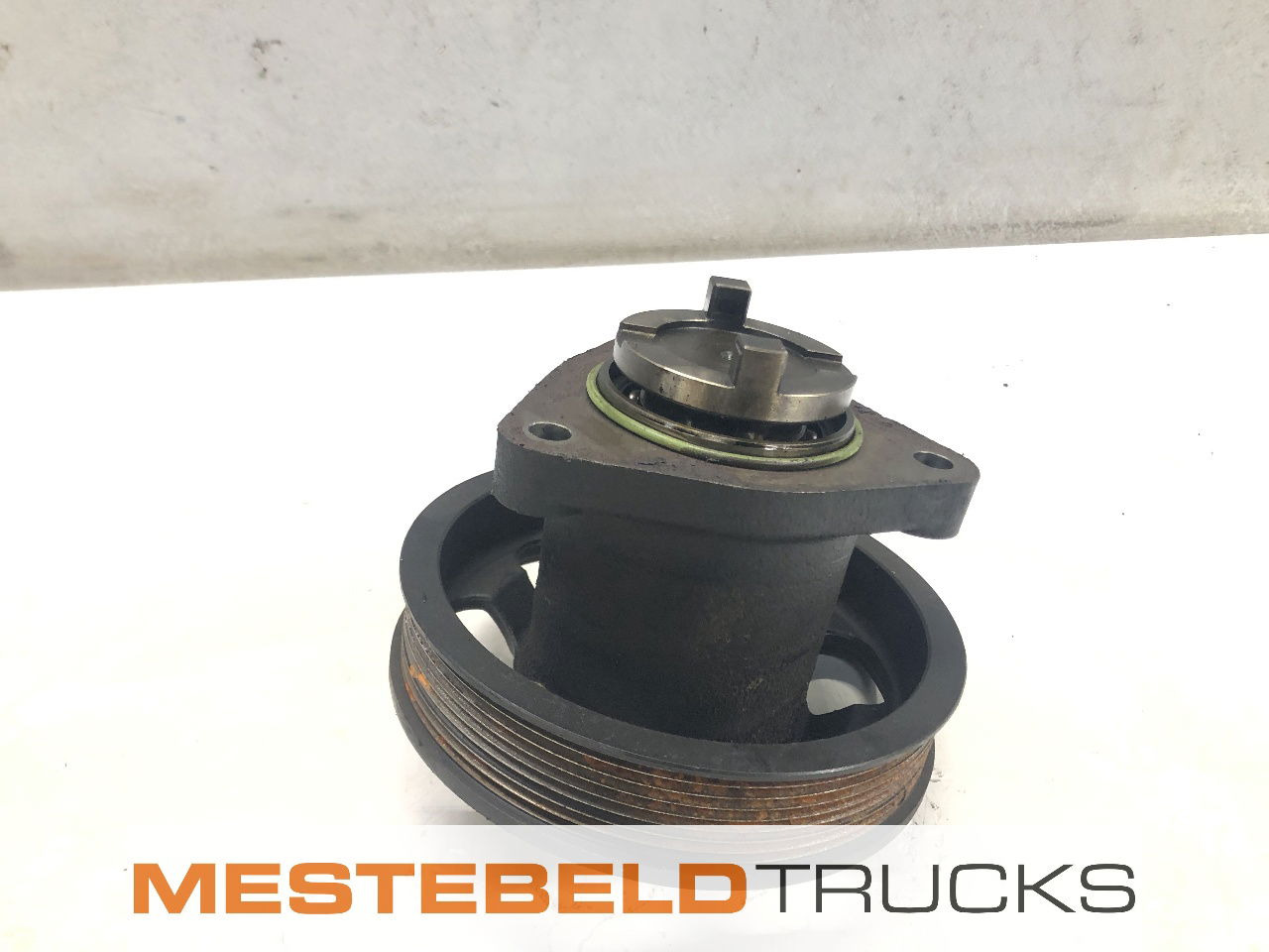 MAN Aandrijving koelvloeistofpomp TGL - Sistema de refrigeración para Camión: foto 2 MAN Aandrijving koelvloeistofpomp TGL - Sistema de refrigeración para Camión: foto 2