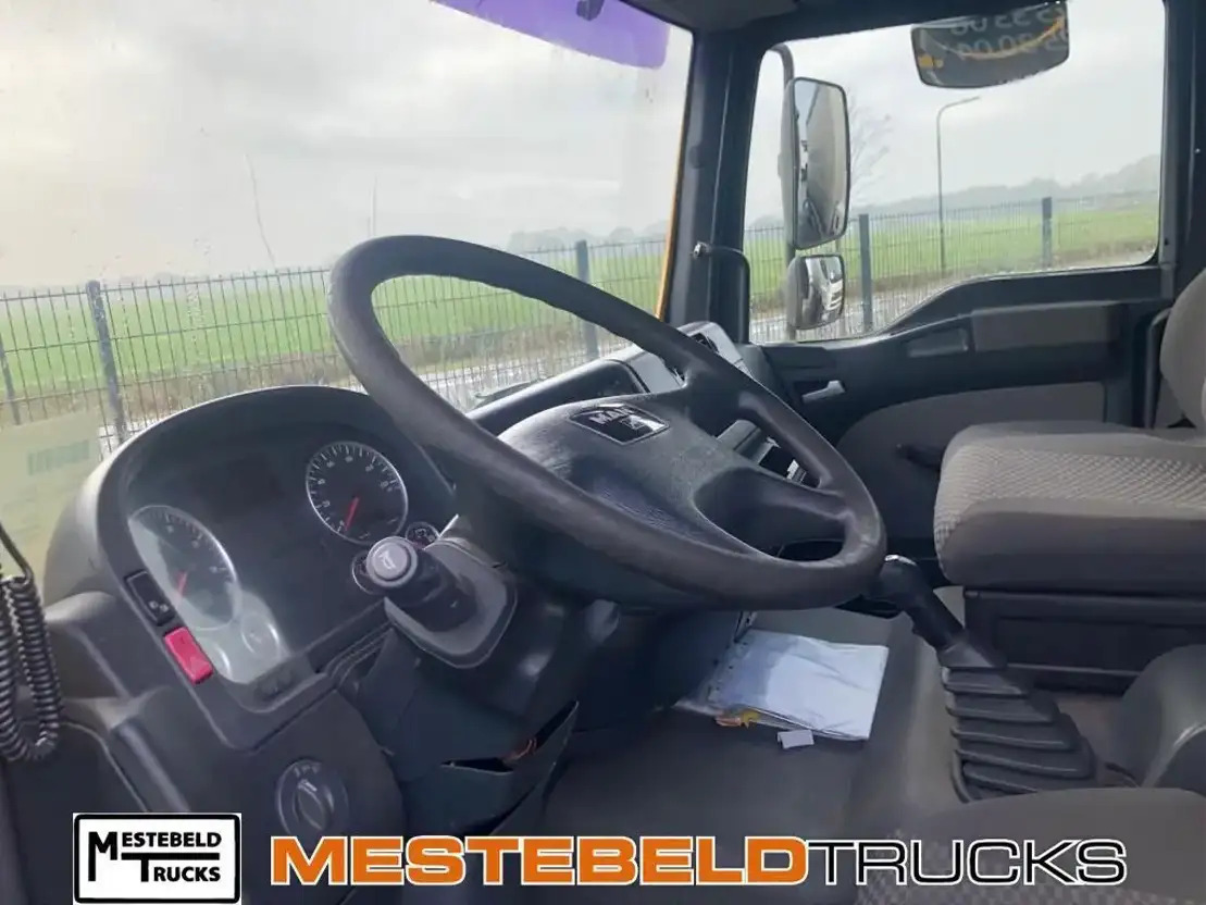 MAN Cabine TGM 15.240 - Cabina e interior para Camión: foto 3 MAN Cabine TGM 15.240 - Cabina e interior para Camión: foto 3