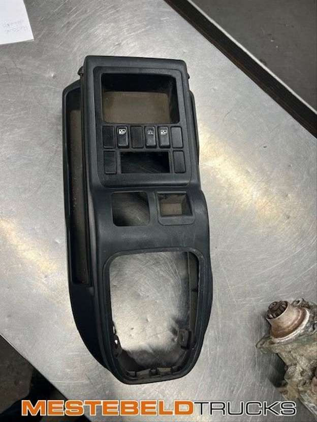 MAN Middenconsole - Cabina e interior para Camión: foto 2 MAN Middenconsole - Cabina e interior para Camión: foto 2