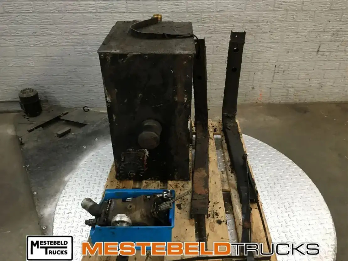 MAN PTO pomp + as + olietank - Hidráulica para Camión: foto 2 MAN PTO pomp + as + olietank - Hidráulica para Camión: foto 2