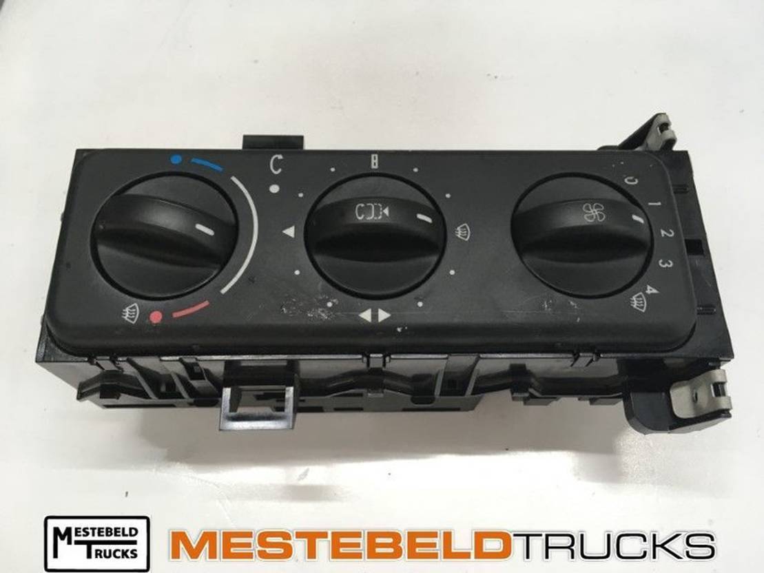 Mercedes Benz Airco bedieningspaneel - Cabina e interior para Camión: foto 1 Mercedes Benz Airco bedieningspaneel - Cabina e interior para Camión: foto 1