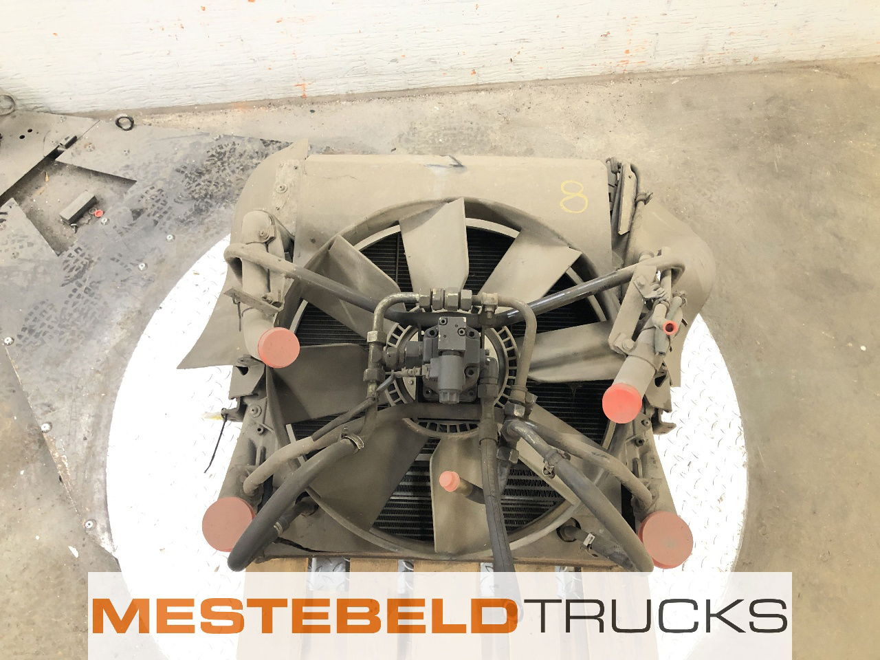 Mercedes-Benz Radiator - Sistema de refrigeración para Camión: foto 1 Mercedes-Benz Radiator - Sistema de refrigeración para Camión: foto 1