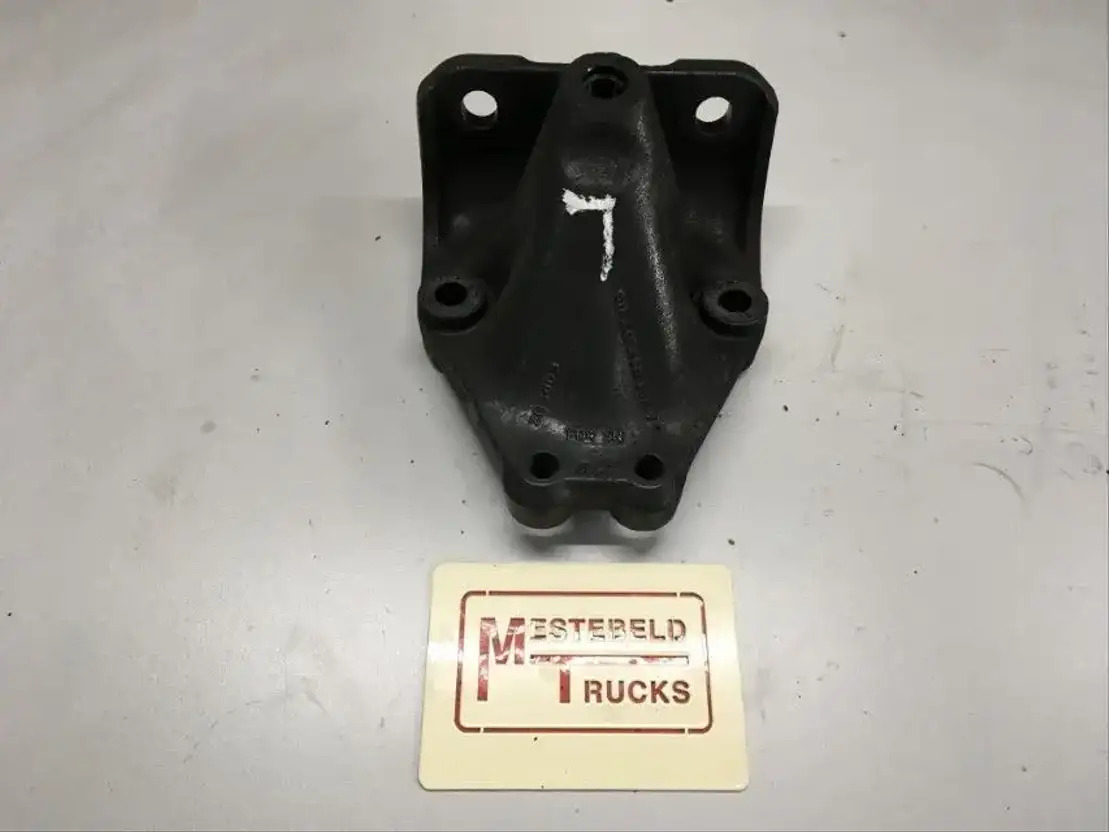 Mercedes-Benz Steun van cabinen ophanging achter - Cabina e interior para Camión: foto 1 Mercedes-Benz Steun van cabinen ophanging achter - Cabina e interior para Camión: foto 1