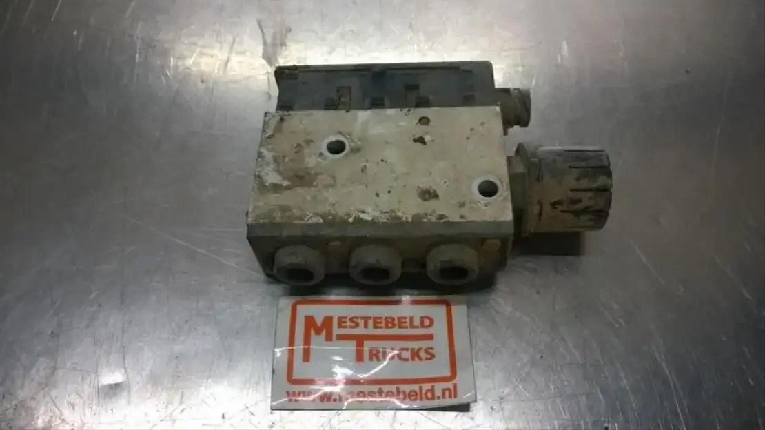 Volvo Hoogteregelventiel - Piezas de freno para Camión: foto 1 Volvo Hoogteregelventiel - Piezas de freno para Camión: foto 1