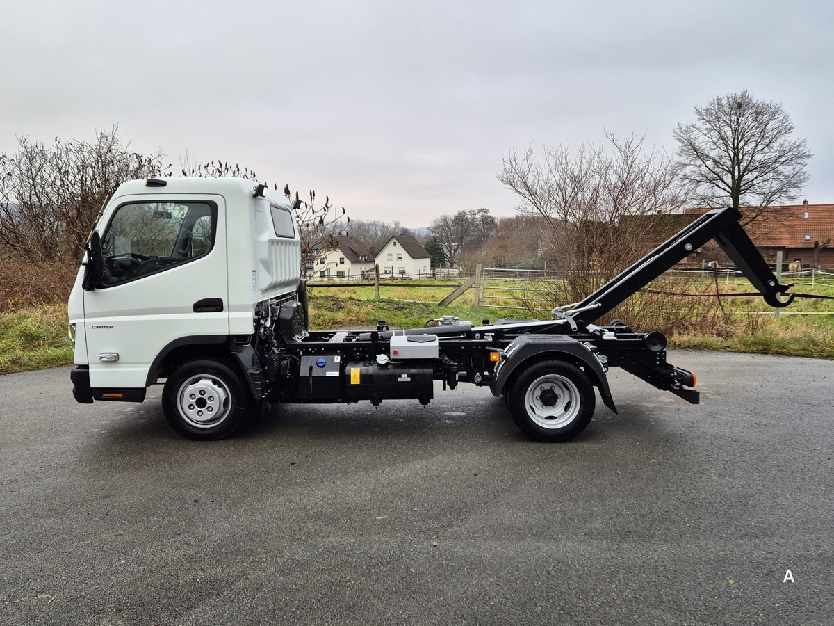 FUSO 3C15 Duonic Aut.City Abrollkipper AHK 3.5T - Camión multibasculante: foto 3 FUSO 3C15 Duonic Aut.City Abrollkipper AHK 3.5T - Camión multibasculante: foto 3