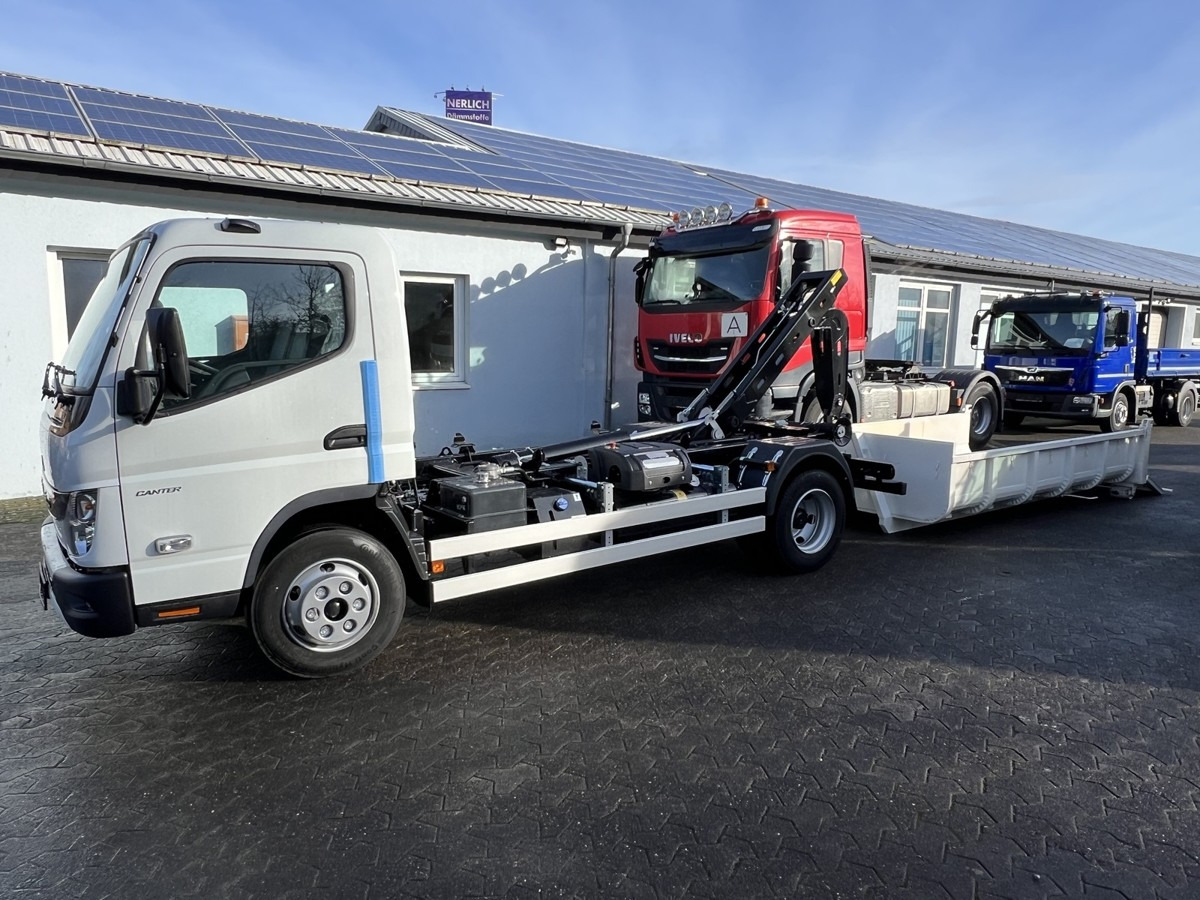 FUSO Canter FUSO 7C18 City Abrollkipper - Camión multibasculante: foto 3 FUSO Canter FUSO 7C18 City Abrollkipper - Camión multibasculante: foto 3