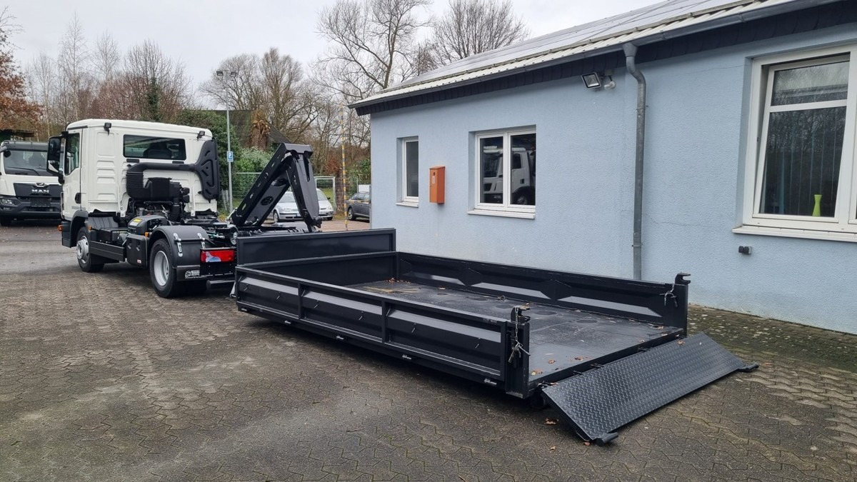 MAN TGL 12.220 BL NEU City Abrollkipper 8t TipMatic - Camión multibasculante: foto 2 MAN TGL 12.220 BL NEU City Abrollkipper 8t TipMatic - Camión multibasculante: foto 2