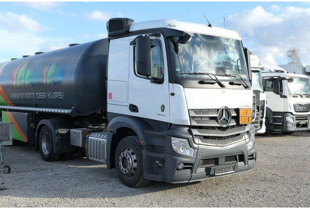 Mercedes-Benz 1846 Actros 4x2, Hydr., ADR, Leicht, Klima, Navi - Cabeza tractora: foto 4 Mercedes-Benz 1846 Actros 4x2, Hydr., ADR, Leicht, Klima, Navi - Cabeza tractora: foto 4