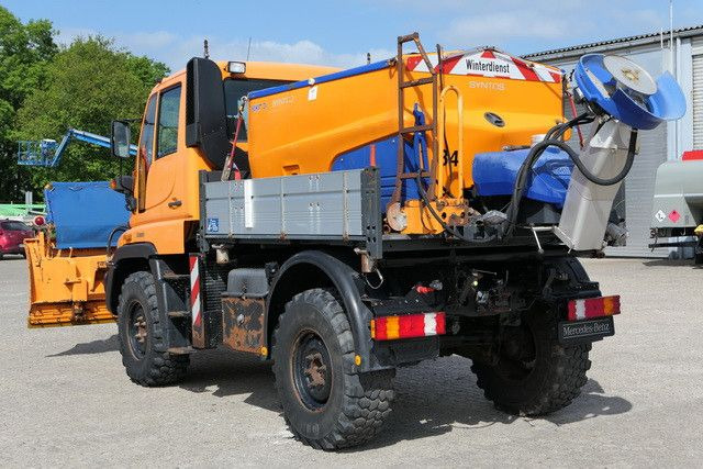 Unimog U 300 4x4, Schmidt, Streuer, Schild, Klima,27tkm - Camión: foto 4 Unimog U 300 4x4, Schmidt, Streuer, Schild, Klima,27tkm - Camión: foto 4