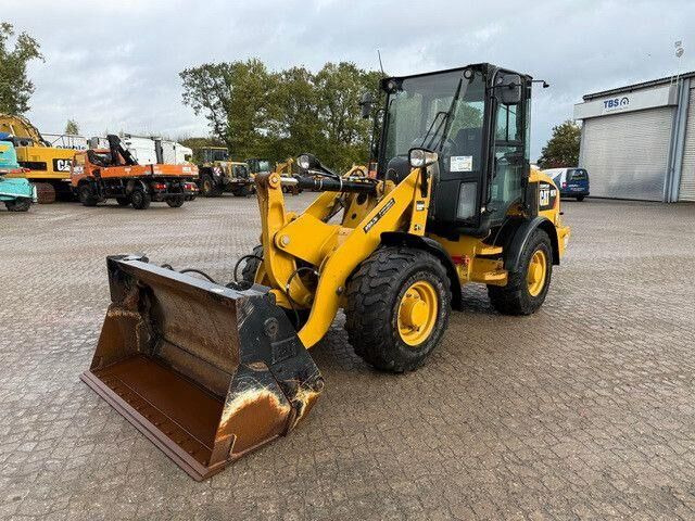 Caterpillar 907 M, 4+1 Schaufel, Palettengabel, Hydr. S.W.S. - Cargadora de ruedas: foto 2 Caterpillar 907 M, 4+1 Schaufel, Palettengabel, Hydr. S.W.S. - Cargadora de ruedas: foto 2