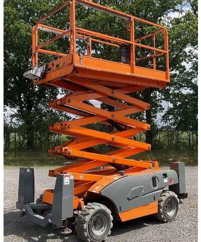 Haulotte Compact 12 DX, Geländegängig, Kubota, 12,15m - Plataforma de tijeras: foto 2 Haulotte Compact 12 DX, Geländegängig, Kubota, 12,15m - Plataforma de tijeras: foto 2