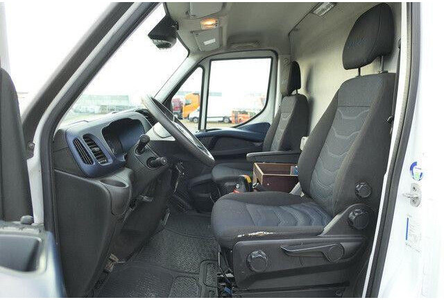 Furgón Iveco 35S16 Daily 4x2, 104tkm, Würth Regale, AHK, Navi: foto 12
