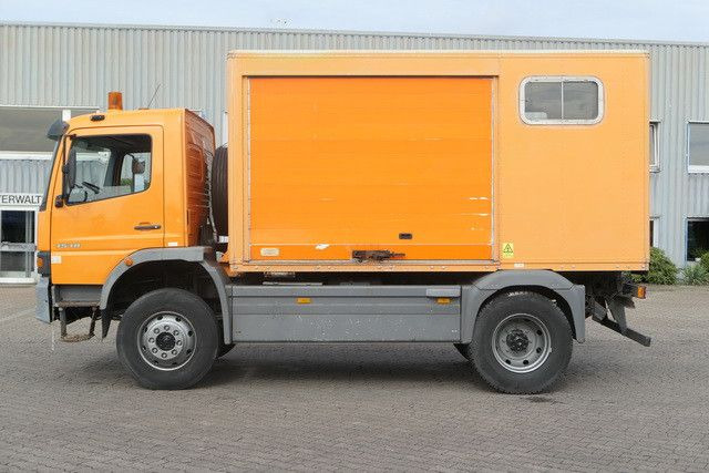 Mercedes-Benz 1518 A Atego 4X4, Klima, AHK, Allrad, Rolltor - Camión caja cerrada: foto 2 Mercedes-Benz 1518 A Atego 4X4, Klima, AHK, Allrad, Rolltor - Camión caja cerrada: foto 2