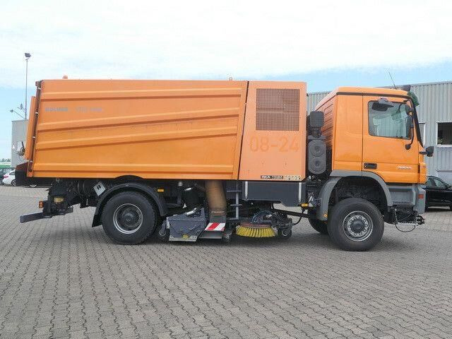 Mercedes-Benz 2032 A Actros 4x4, Bucher STKF 9500, Airport, AC - Barredora vial: foto 2 Mercedes-Benz 2032 A Actros 4x4, Bucher STKF 9500, Airport, AC - Barredora vial: foto 2