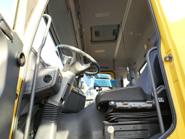 Leasing de Mercedes-Benz 2035 AK Actros 4x4, Kehrmaschine Schmidt, Allrad  Mercedes-Benz 2035 AK Actros 4x4, Kehrmaschine Schmidt, Allrad: foto 9