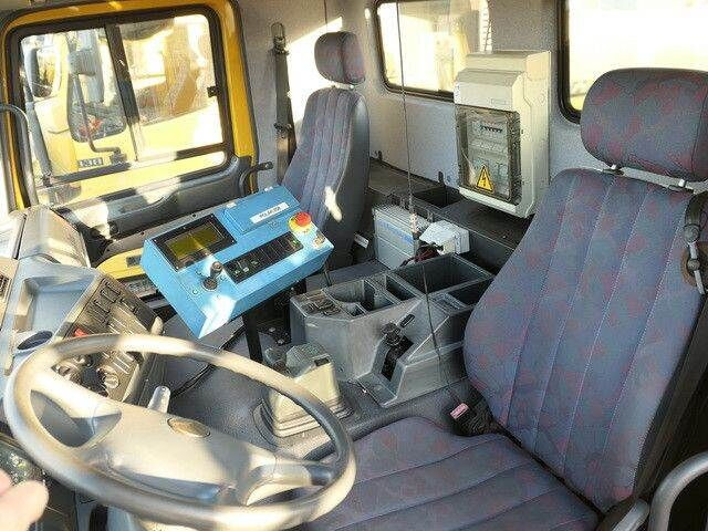 Máquina quitanieve Mercedes-Benz 2035 AK Actros 4x4, Kehrmaschine Schmidt, Allrad: foto 10 Máquina quitanieve Mercedes-Benz 2035 AK Actros 4x4, Kehrmaschine Schmidt, Allrad: foto 10