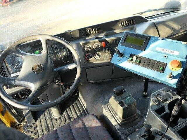 Máquina quitanieve Mercedes-Benz 2035 AK Actros 4x4, Kehrmaschine Schmidt, Allrad: foto 12 Máquina quitanieve Mercedes-Benz 2035 AK Actros 4x4, Kehrmaschine Schmidt, Allrad: foto 12