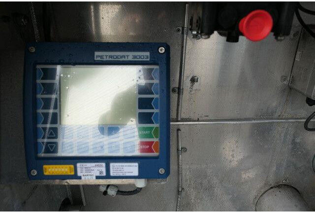 Schrader Z-STA24-42.7/4, Peilstab, 4 Kammern, 43m³ - Semirremolque cisterna: foto 4 Schrader Z-STA24-42.7/4, Peilstab, 4 Kammern, 43m³ - Semirremolque cisterna: foto 4