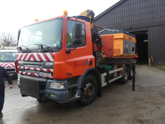 Camion porte container avec grue DAF AT75PE (2005-256.718 km) - Camión portacontenedore/ Intercambiable: foto 1 Camion porte container avec grue DAF AT75PE (2005-256.718 km) - Camión portacontenedore/ Intercambiable: foto 1