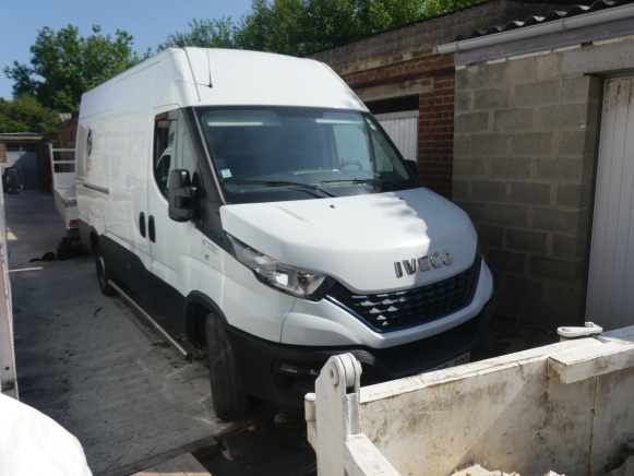 Camionnette Iveco 35S14N (2021-60.293 km) - Coche: foto 2 Camionnette Iveco 35S14N (2021-60.293 km) - Coche: foto 2