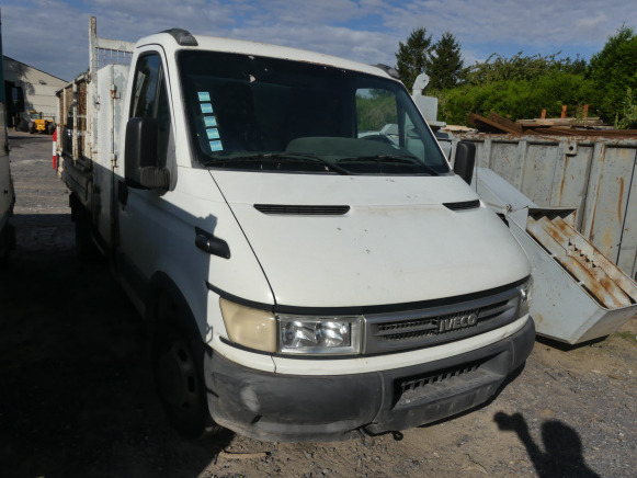 Camionnette benne basculante Iveco 35C10 (2006-196.690 km) - Furgoneta basculante: foto 2 Camionnette benne basculante Iveco 35C10 (2006-196.690 km) - Furgoneta basculante: foto 2
