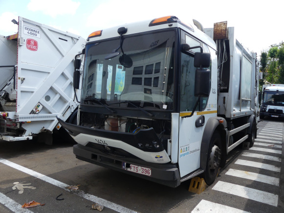 Camión de basura REF:1434 - Camion poubelle (pour pièces) Renault Access (2013-204.150 km): foto 1
