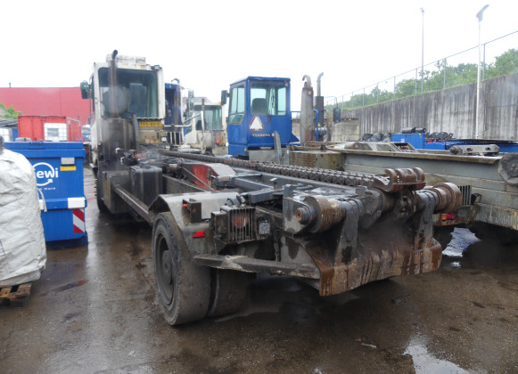 REF:TVD-80-D - Camion porte container à chaine Terberg YT222 - Camión portacontenedore/ Intercambiable: foto 4 REF:TVD-80-D - Camion porte container à chaine Terberg YT222 - Camión portacontenedore/ Intercambiable: foto 4