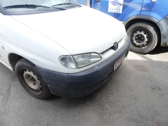 Utilitaire Peugeot Partner (1999-186.581 km) - Coche: foto 2 Utilitaire Peugeot Partner (1999-186.581 km) - Coche: foto 2