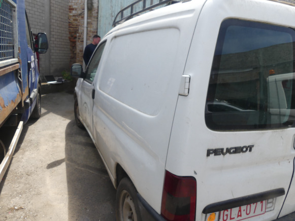 Utilitaire Peugeot Partner (1999-186.581 km) - Coche: foto 5 Utilitaire Peugeot Partner (1999-186.581 km) - Coche: foto 5