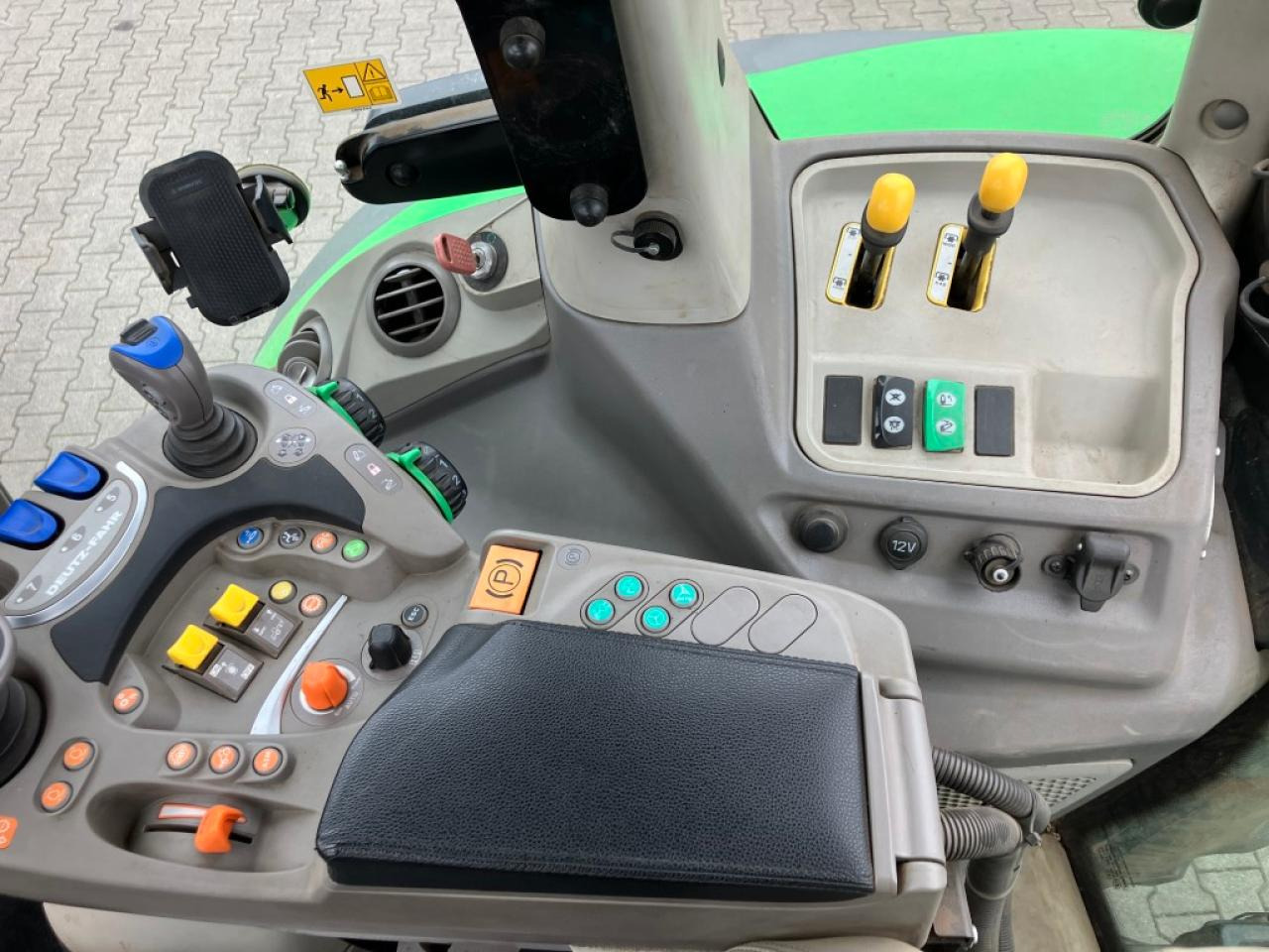 Tractor Deutz-Fahr 6215 TTV: foto 16