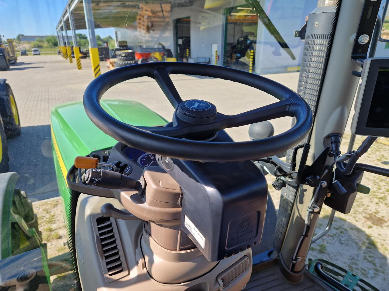 John Deere 6150R - Tractor: foto 4 John Deere 6150R - Tractor: foto 4