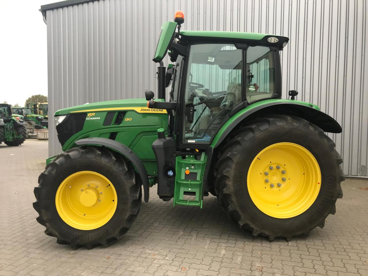 John Deere 6R 130 - Tractor: foto 1 John Deere 6R 130 - Tractor: foto 1