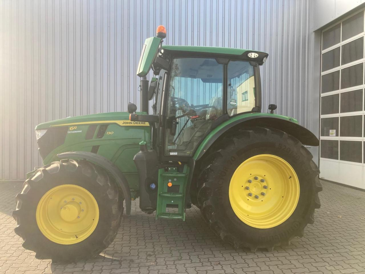 John Deere 6R 130 - Tractor: foto 1 John Deere 6R 130 - Tractor: foto 1