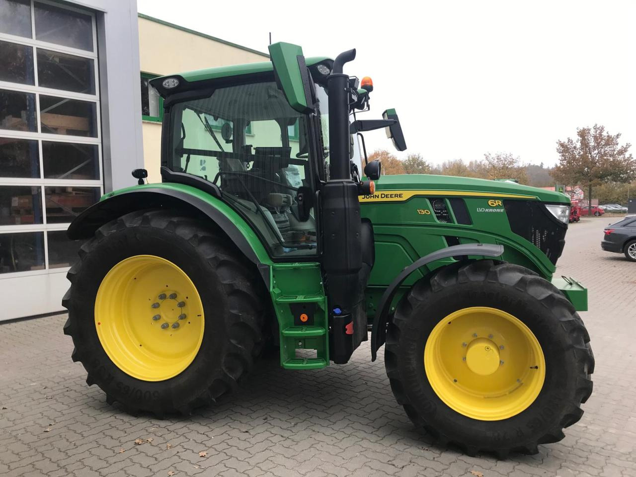 John Deere 6R 130 - Tractor: foto 2 John Deere 6R 130 - Tractor: foto 2