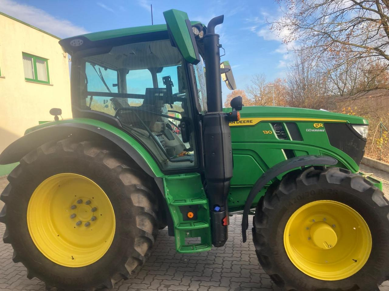 John Deere 6R 130 - Tractor: foto 2 John Deere 6R 130 - Tractor: foto 2