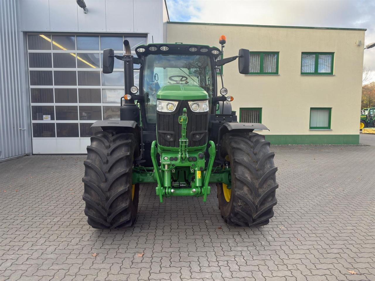 John Deere 6R 175 - Tractor: foto 5 John Deere 6R 175 - Tractor: foto 5