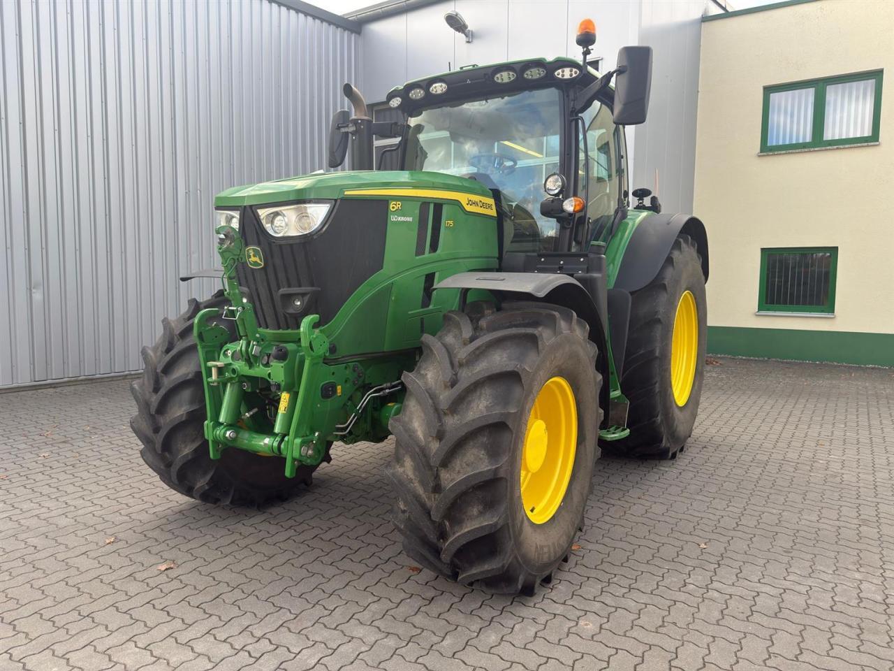John Deere 6R 175 - Tractor: foto 3 John Deere 6R 175 - Tractor: foto 3