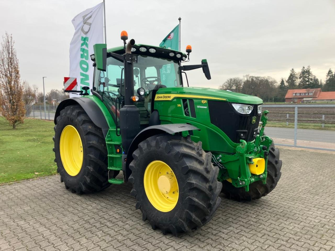 John Deere 6R 215 - Tractor: foto 2 John Deere 6R 215 - Tractor: foto 2