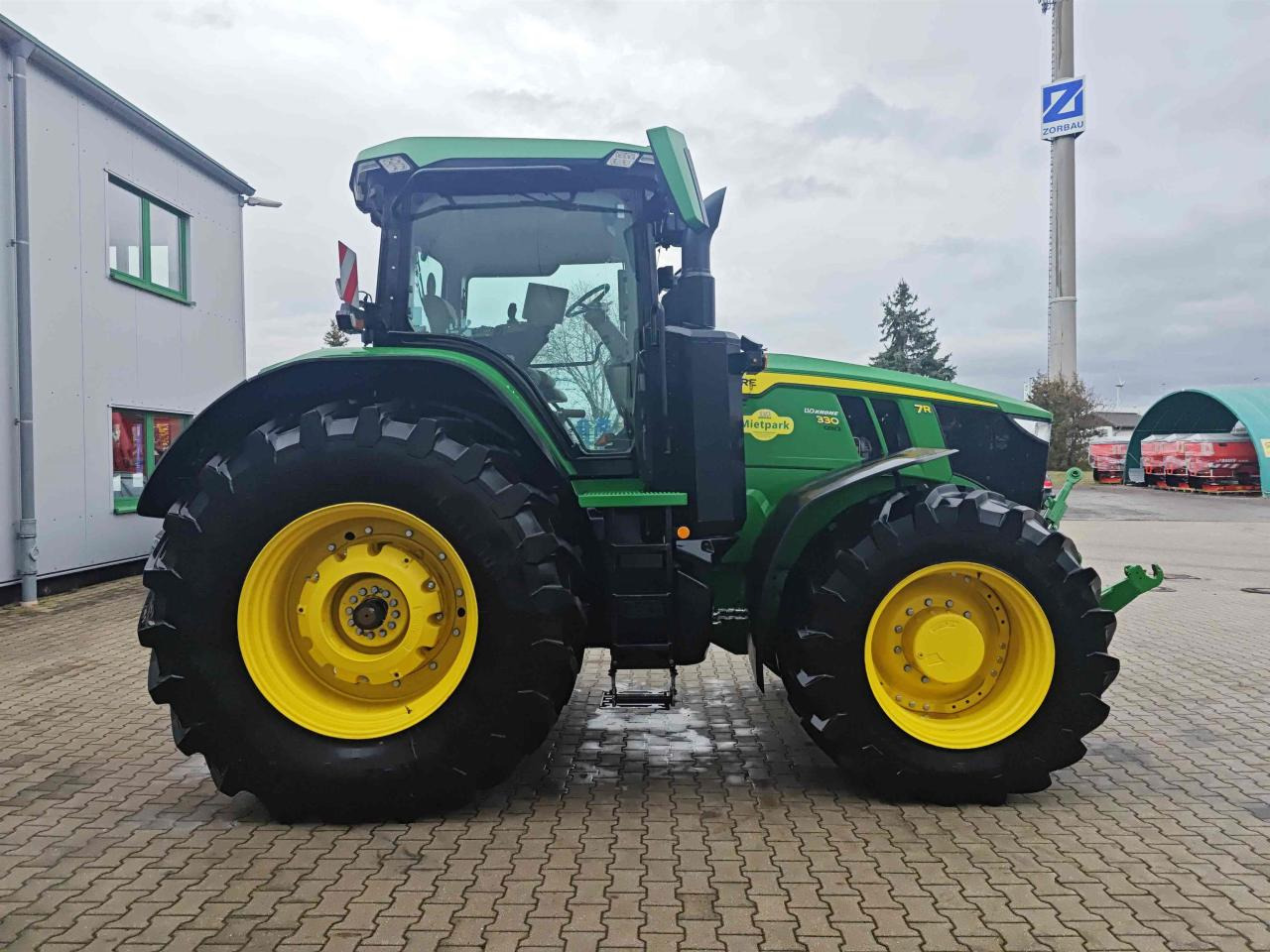 John Deere 7R 330 - Tractor: foto 2 John Deere 7R 330 - Tractor: foto 2