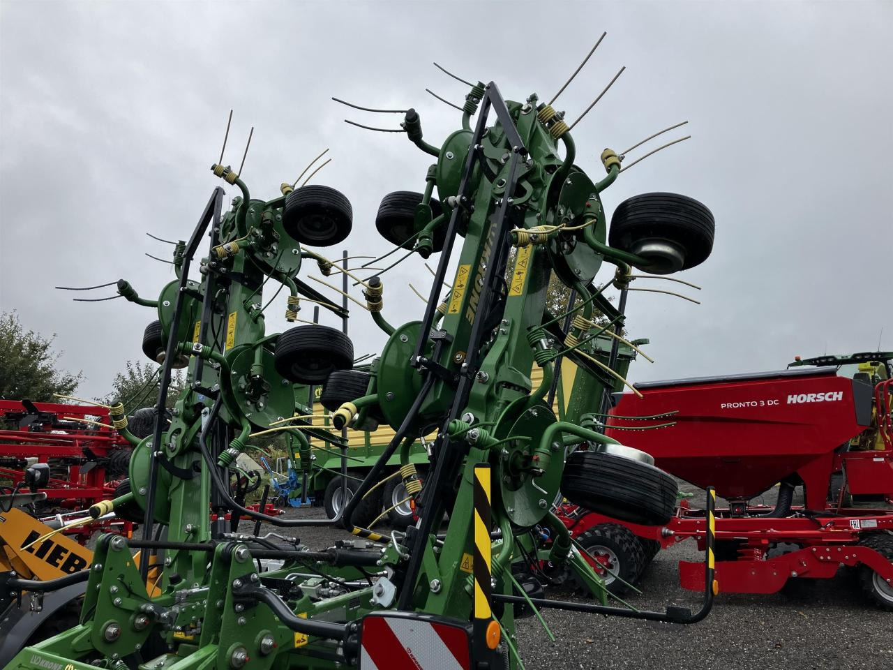 Krone Vendro T 1020 - Henificadora: foto 3 Krone Vendro T 1020 - Henificadora: foto 3