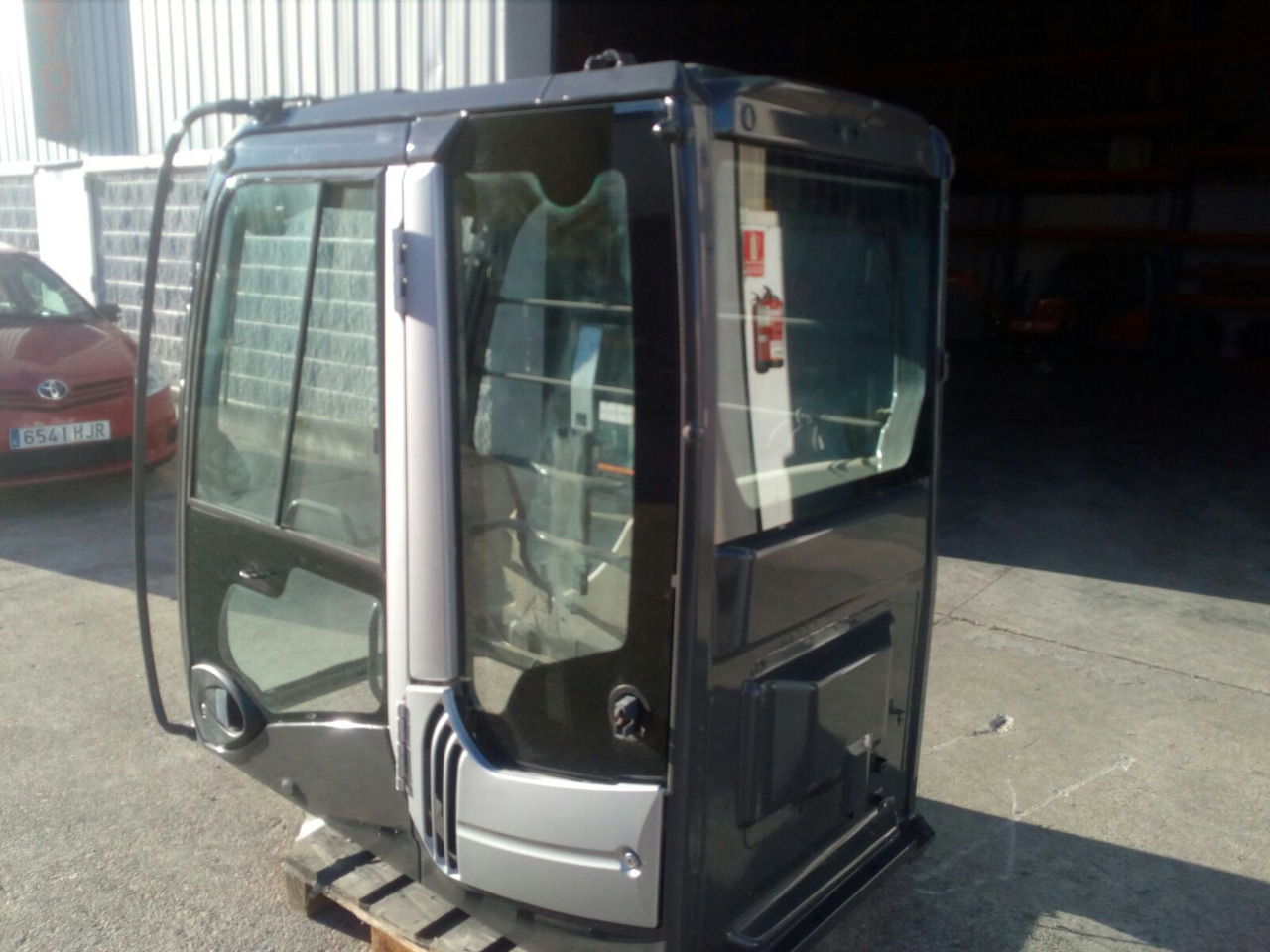 Cab ROPS HITACHI ZX270-3 ZX280-3 4665065 - Cabina para Maquinaria de construcción: foto 1 Cab ROPS HITACHI ZX270-3 ZX280-3 4665065 - Cabina para Maquinaria de construcción: foto 1