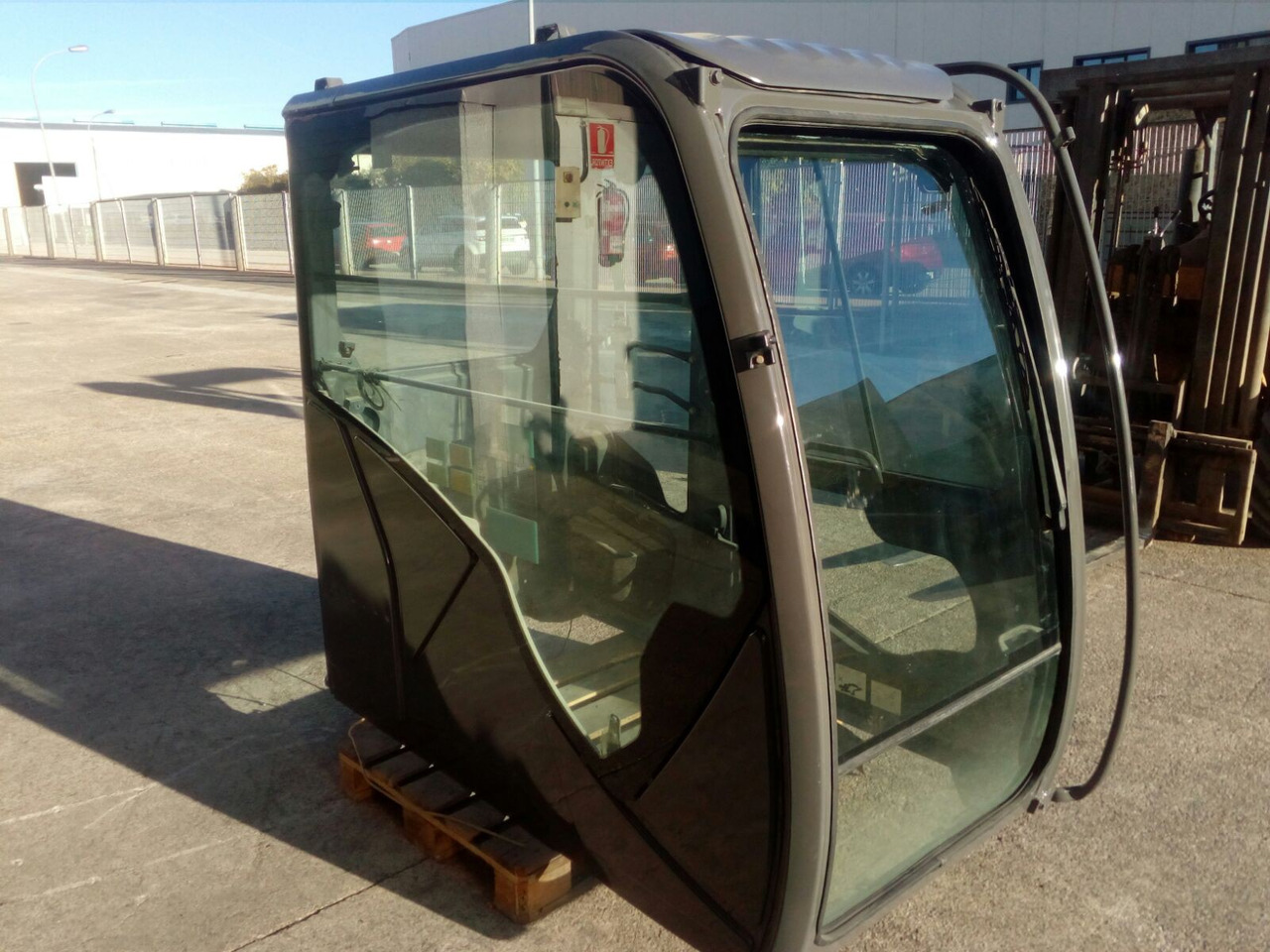 Cab ROPS HITACHI ZX270-3 ZX280-3 4665065 - Cabina para Maquinaria de construcción: foto 5 Cab ROPS HITACHI ZX270-3 ZX280-3 4665065 - Cabina para Maquinaria de construcción: foto 5