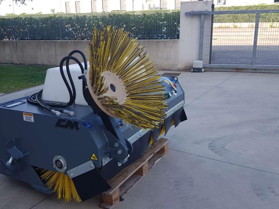 CM Crusher CBS 175 HD Sweeping Bucket - Barredora cucharón para Minicargadora: foto 3 CM Crusher CBS 175 HD Sweeping Bucket - Barredora cucharón para Minicargadora: foto 3