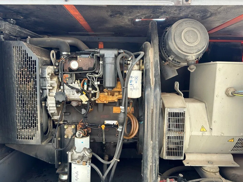 Atlas-Copco QAS 60 Perkins Stamford 60 kVA Silent Rental generatorset - Generador industriale: foto 4 Atlas-Copco QAS 60 Perkins Stamford 60 kVA Silent Rental generatorset - Generador industriale: foto 4