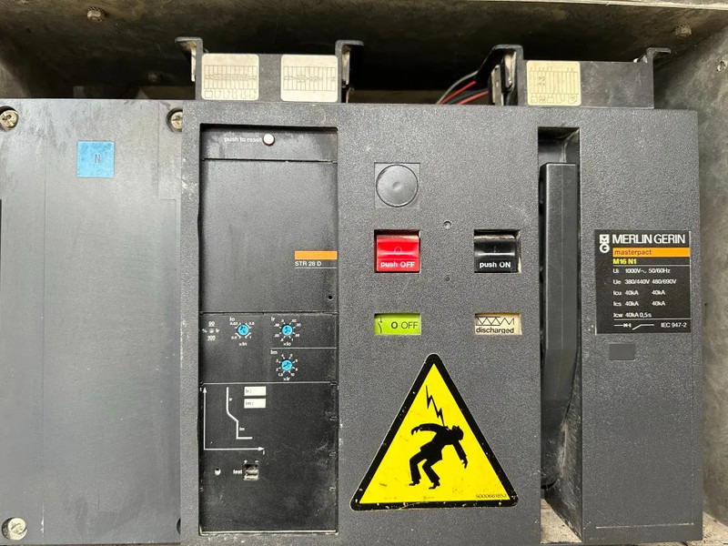 Generador industriale Cummins KTA 38 G5 Leroy Somer 1000 kVA Silent generatorset in container: foto 13 Generador industriale Cummins KTA 38 G5 Leroy Somer 1000 kVA Silent generatorset in container: foto 13