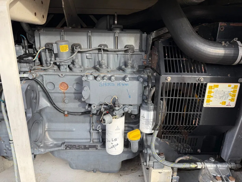 Deutz BF4M 1013 EC Stamford 100 kVA Silent generatorset - Generador industriale: foto 5 Deutz BF4M 1013 EC Stamford 100 kVA Silent generatorset - Generador industriale: foto 5