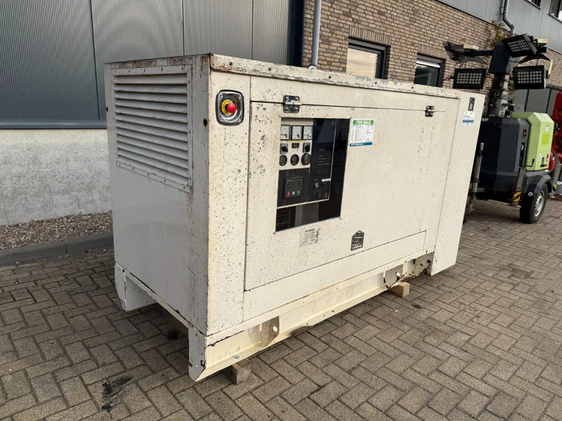 Deutz BF4M 1013 EC Stamford 100 kVA Silent generatorset - Generador industriale: foto 4 Deutz BF4M 1013 EC Stamford 100 kVA Silent generatorset - Generador industriale: foto 4