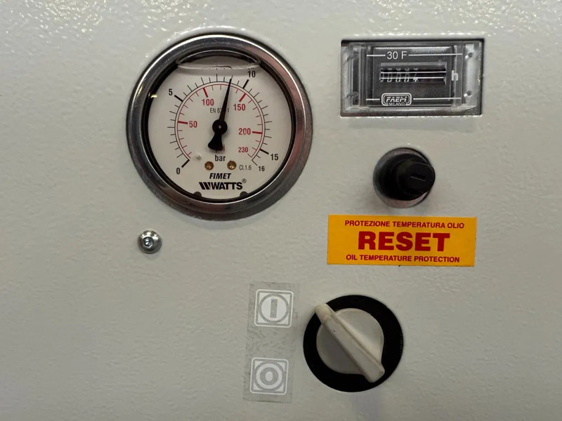 Fiac LS 8 - 200 Elektrische Schroefcompressor 6 kW 736 L / min 10 Bar New ! Overstock ! - Compresor de aire: foto 4 Fiac LS 8 - 200 Elektrische Schroefcompressor 6 kW 736 L / min 10 Bar New ! Overstock ! - Compresor de aire: foto 4