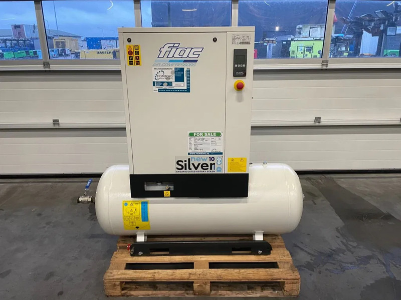 Fiac New Silver 10 / 270 Silent 7.5 kW 860 L / min 10 bar Elektrische Schroefcompressor met ketel - Compresor de aire: foto 1 Fiac New Silver 10 / 270 Silent 7.5 kW 860 L / min 10 bar Elektrische Schroefcompressor met ketel - Compresor de aire: foto 1
